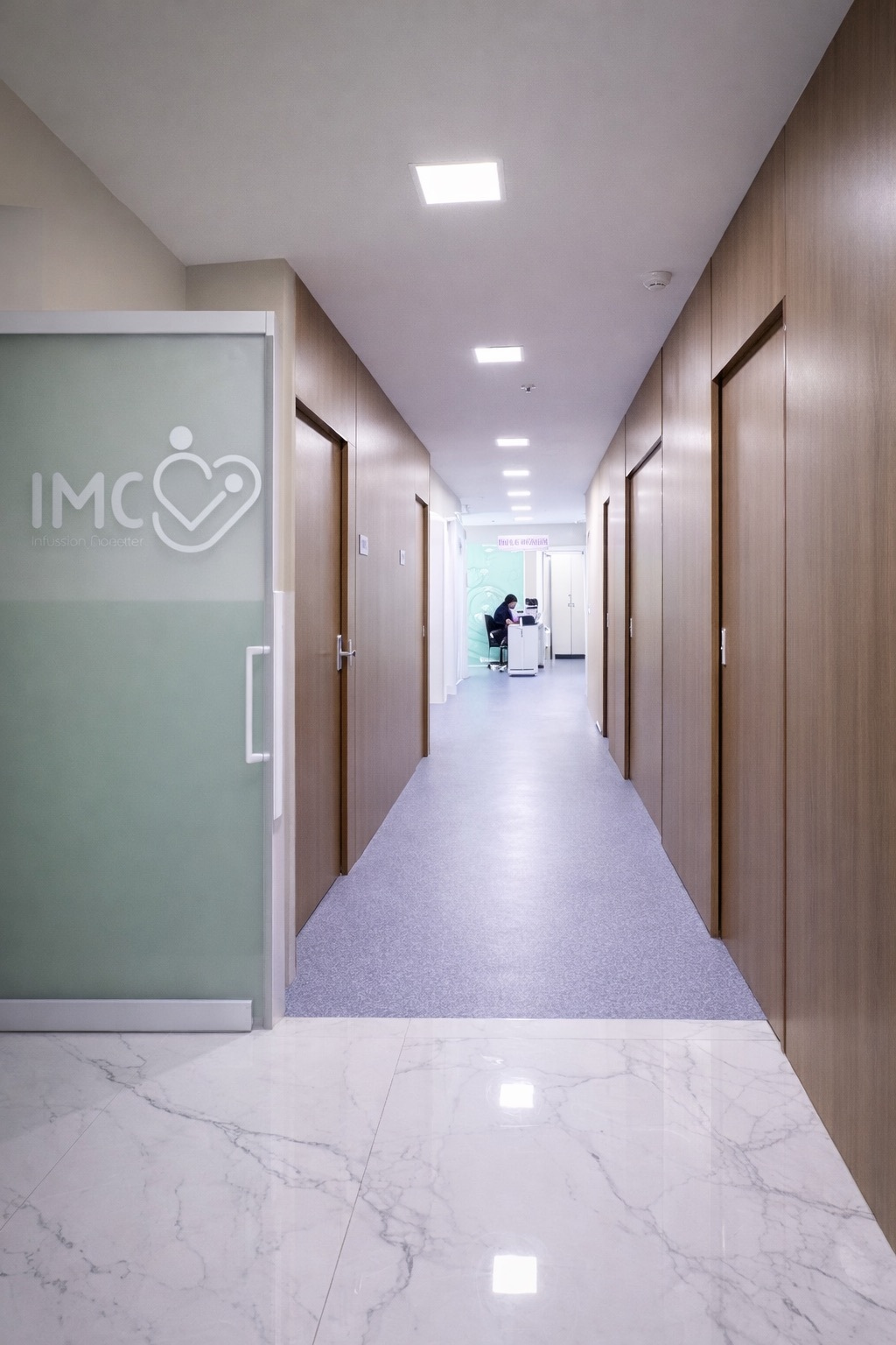 Sala de infusão da Clínica IMC com poltronas confortáveis